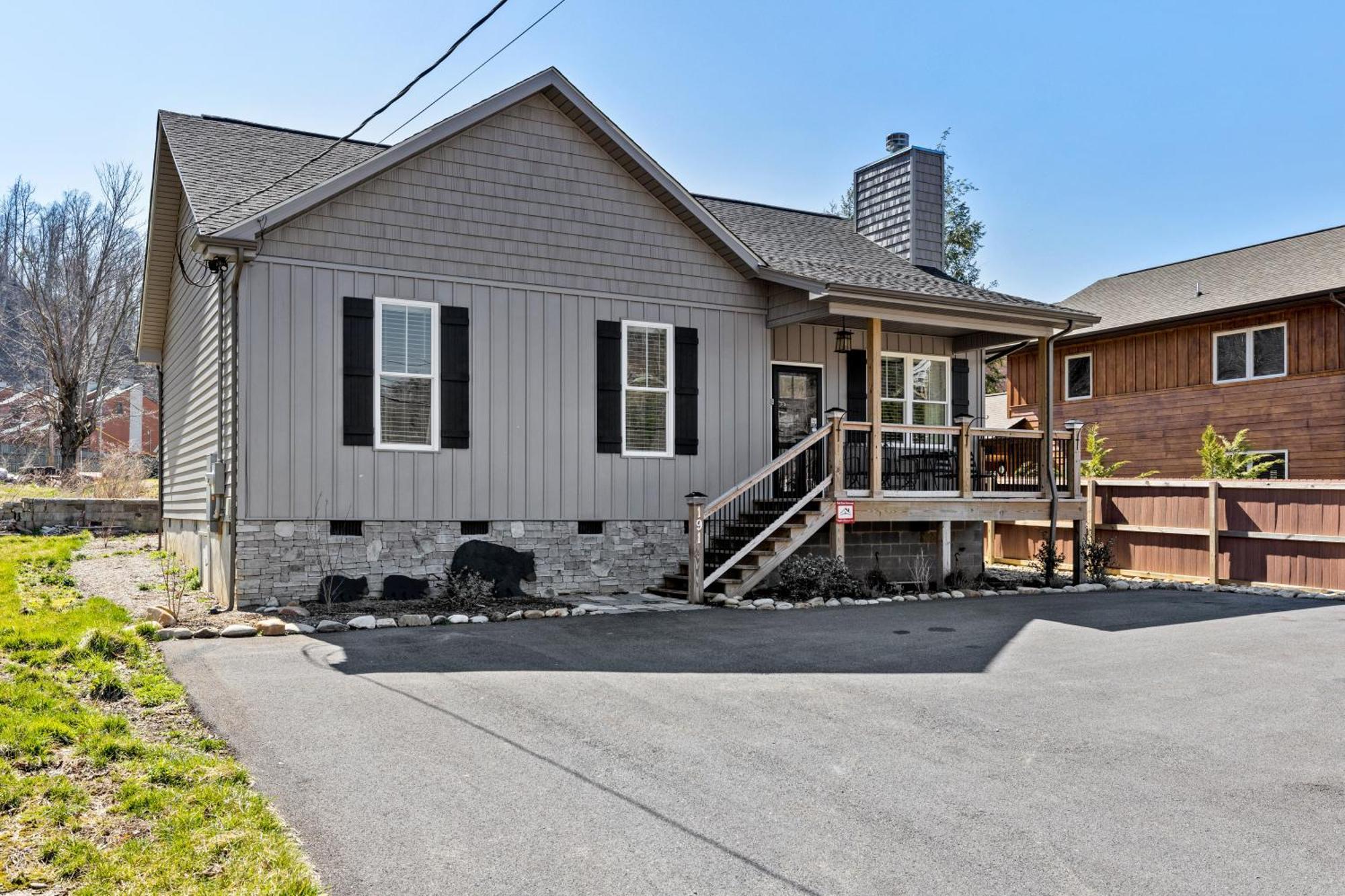 Bear Pass Is A 3 Bed 2 Bath Craftsman Style Home Located Within Walking Distance To Dt Gatlinburg Exterior photo